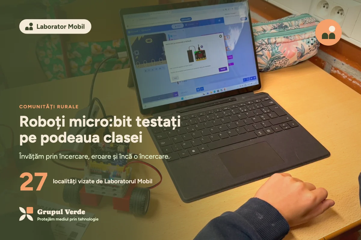 Roboți micro:bit testați pe podeaua clasei — Laborator Mobil
